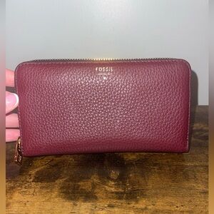 Fossil Leather Sydney Maroon Red Zip Around Clutch Wallet Organizer Compartments